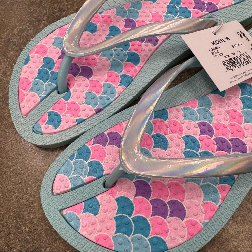 NWT Elli By Capelli Pink and Blue Mermaid Patterned Sandals Size 1/2 - Picture 2 of 2